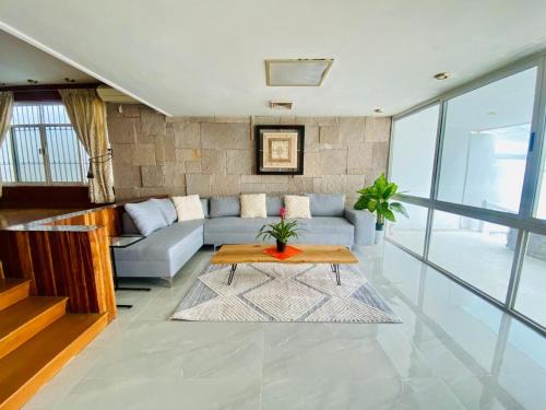Monterrey House | Casa Luna Suites-4