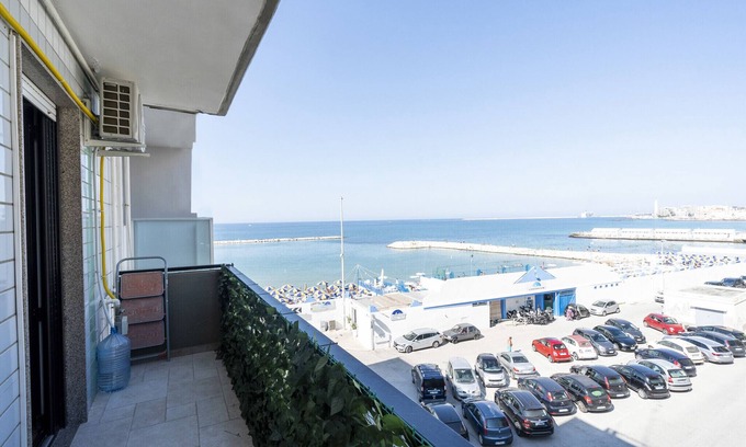 Municipio 3 Apartment | Casa Lungomare IX Maggio: Family-Friendly Coastal Retreat