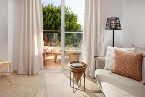 Puerto de la Duquesa Apartment | Beautiful Casa Luz: Oceanfront Andalucian Getaway for 4