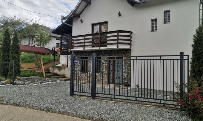Moisei Apartment | Family-Friendly Stay at Casa Lya with Kitchen Amenities
