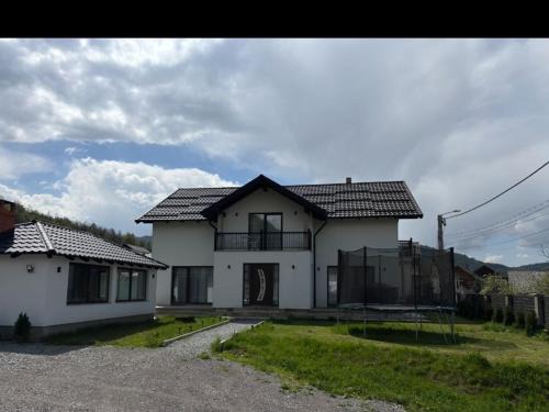 Viseu de Sus House | Cozy Casa Lye: 9/10 Review, Pet-Friendly & Family Amenities