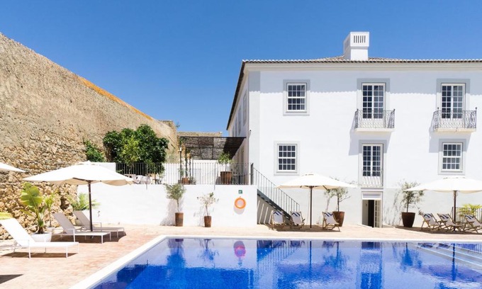 Lagos City Center Hotel | Discover Casa Mãe: 5-Star Hotel with Ocean Views
