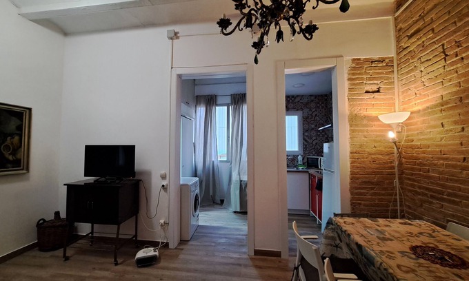 Sants-Badal Apartment | Cozy Casa Mia Barcelona: Family-Friendly with Spa & Breakfast
