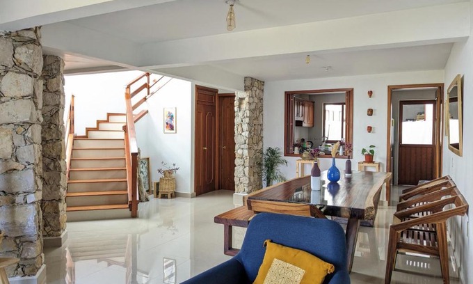 De Mexicanos House | Budget-Friendly Casa Mua: Child-Friendly with Kitchen Access
