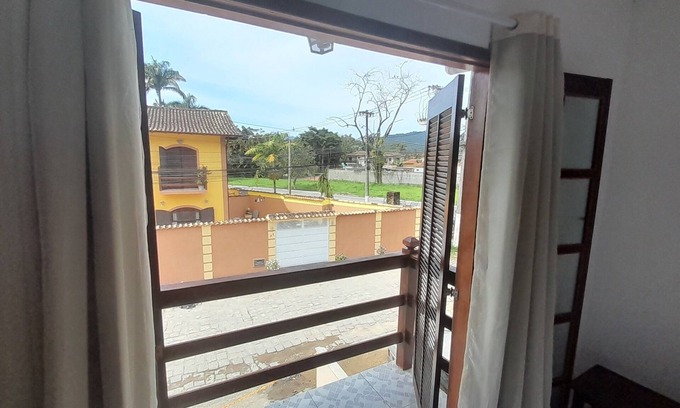 Portal das Artes House | Casa Margarida: Family-Friendly Retreat Near City Center