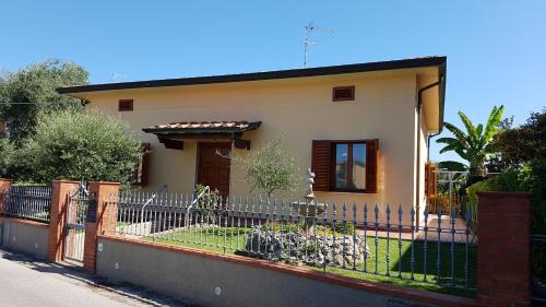 Arena Metato House | Pet-Friendly Casa Magnolia: 9/10 Rated with Hot Tub & Breakfast