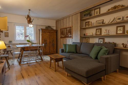 Cortina d'Ampezzo Apartment | Family-Friendly Getaway at Casa Maia with High Ratings