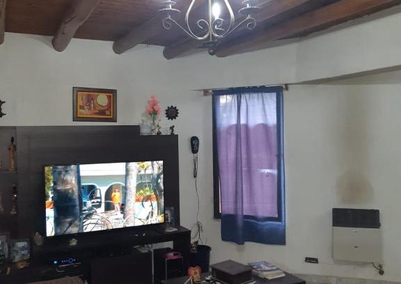 Maipu House | Casa Maipu: Family-Friendly Retreat with Hot Tub Access