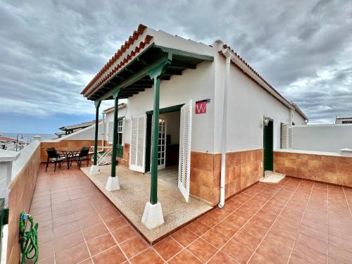 Abades House | Oceanfront Bliss at Casa Maita y Paito - Rated 8.2/10