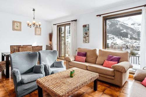 Sallent de Gallego House | CASA MAITE - Private Garage, Steps from Formigal Slopes