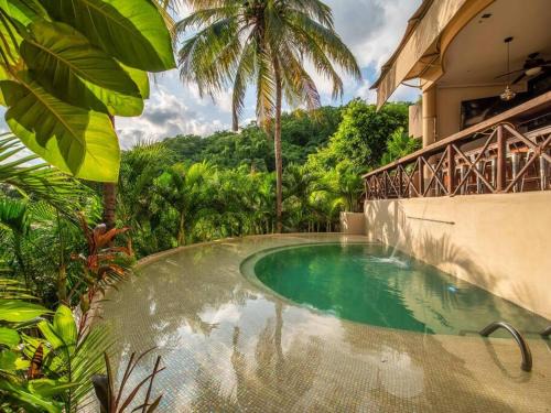 P Chahue Villa | Oceanfront Villa Casa Maka with Pool & Pet-Friendly Amenities