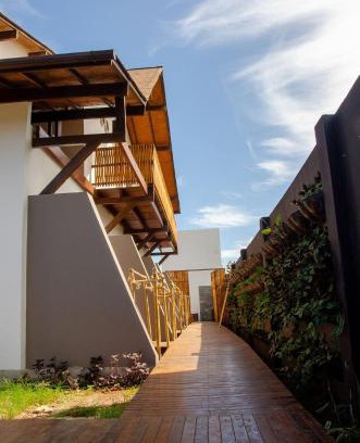 Floresta Velha House | Casa Makaira: Oceanfront Oasis with Spa & Family Amenities