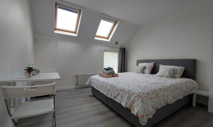 Sint-Pieters House | Family-Friendly Getaway at Casa Mama Verónica with Hot Tub