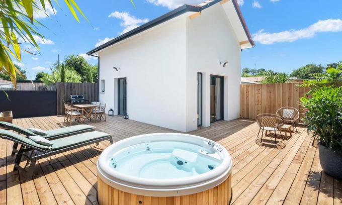 Andernos-les-Bains House | Relax at CASA MAMALOSA & SPA - Rated 9.5/10 with Hot Tub