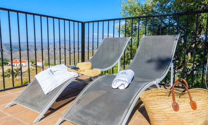 Canillas de Aceituno Villa | Experience Casa Mango Canillas de Aceituno with Private Pool