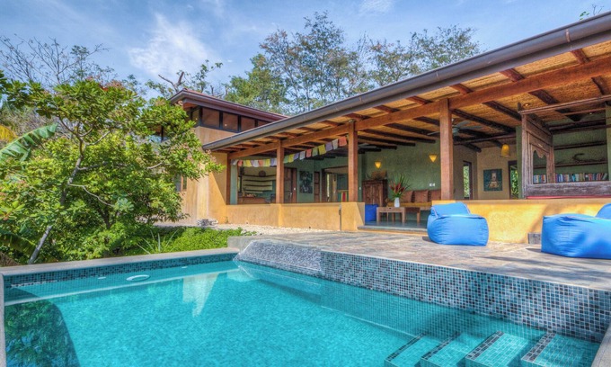 Garza House | Casa Manigordos: Private Tropical Oasis – 5 Min Walk to Playa Guiones, Nosara
