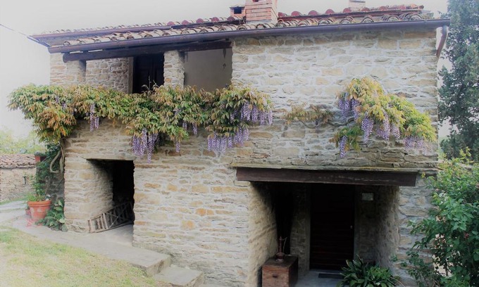 Capolona House | Pet-Friendly Retreat at Casa Manu - Rated 9.4/10 by Guests