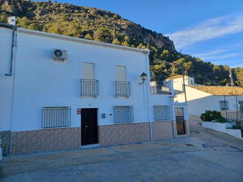Algodonales House | Pet-Friendly Casa Manuela: 4-Star Stay in Algodonales