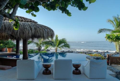 Troncones Bed & Breakfast | Pristine Casa Manzanillo - Beach Room with Ocean Views