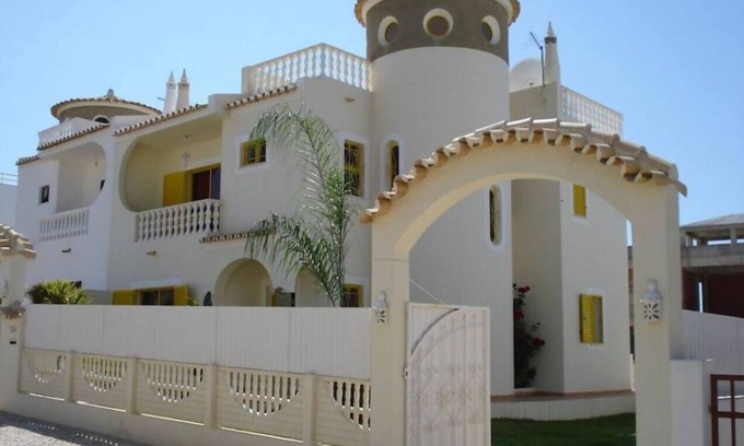 Castelo House | Oceanfront Villa with Pool - 3 Bedrooms in Albufeira