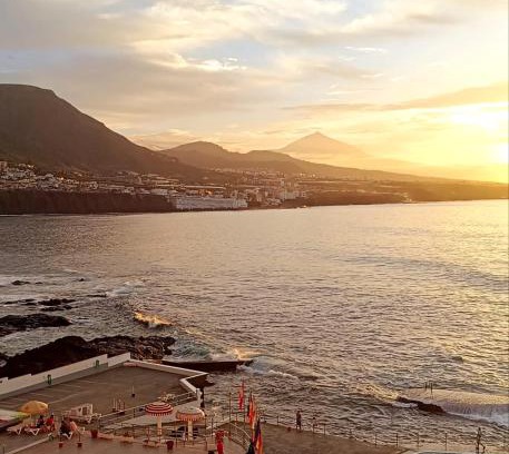 Punta del Hidalgo Apartment | Discover Casa María Altagay: Pet-Friendly Oasis with Ocean View