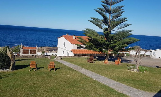 O Rosal House | CASA MAR DA LAXE: Pet-Friendly Retreat with Pool & Kitchen