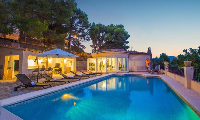 La Nucia Apartment | Experience Casa Mar: Oceanfront Getaway with Pool Access
