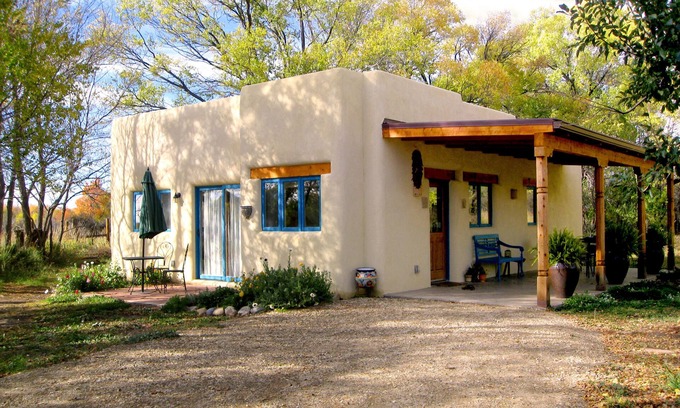 Taos House | Casa Maravilla: Family-Friendly Retreat Near Plaza & Spa