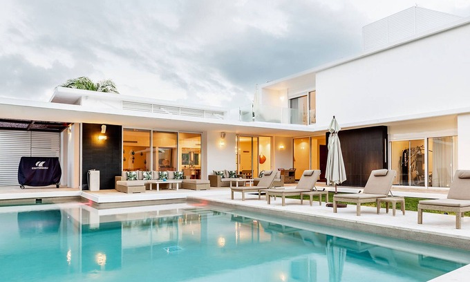 Playa Mujeres Villa | Casa Marazul - A Private Contemporary Retreat by the Sea