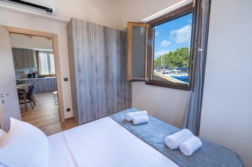 Gaios Apartment | Family-Friendly Retreat at Casa Mare e Olio - Rated 10/10