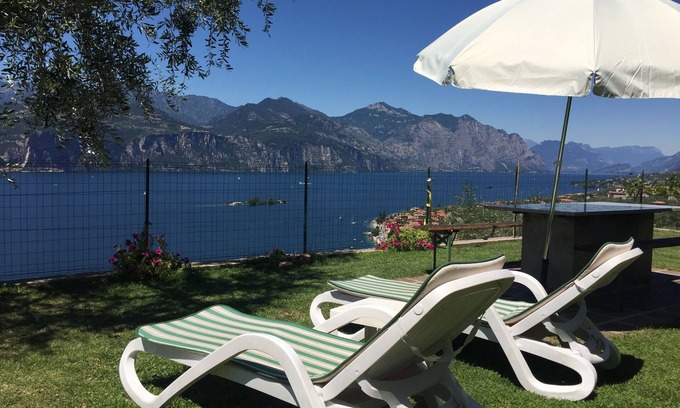 Castelletto Apartment | Casa Margherita Apartment with Garden and Lake View