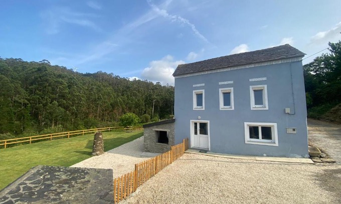 Loiba House | Casa Mariñao 1: Family-Friendly Retreat with Top Ratings