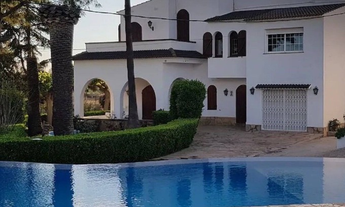 Alcanar Villa | Relaxing Casa Marisa with Pool and Oceanfront Views