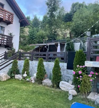 Moeciu de Sus House | Discover Casa Maria Moieciu: Family-Friendly Retreat