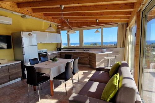 Scillichenti House | Elegant Casa Mariano: 4-Star Stay with Unique Amenities