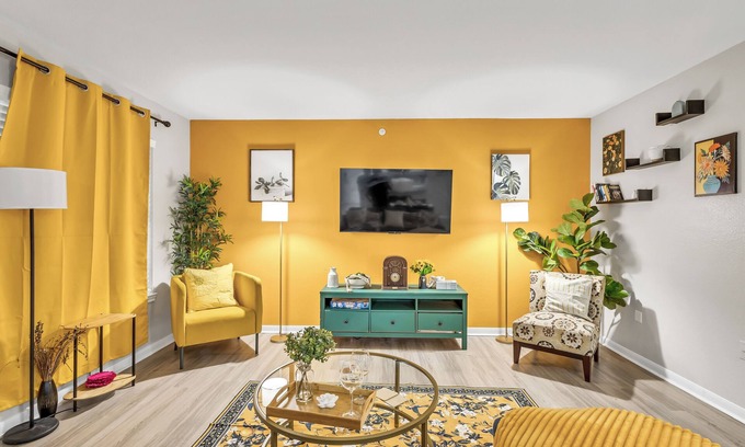 Pleasant Valley Apartment | Casa Marigold: ATX-Near Austin Downtown/Airport-Gym,pool