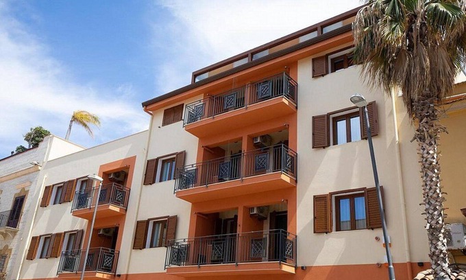 Balestrate House | Modern Casa Marinara I: Beachside Retreat with Free Wi-Fi