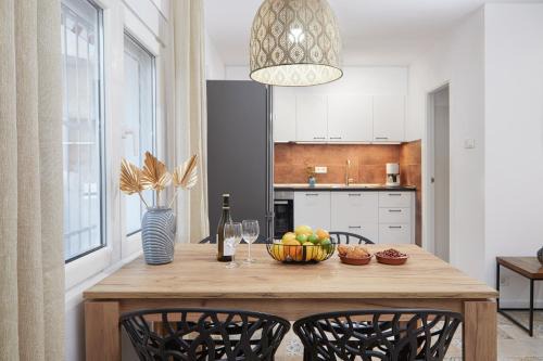 Campoamor Apartment | Cozy Casa Mariposa: Oceanfront Stay with Pet-Friendly Vibes