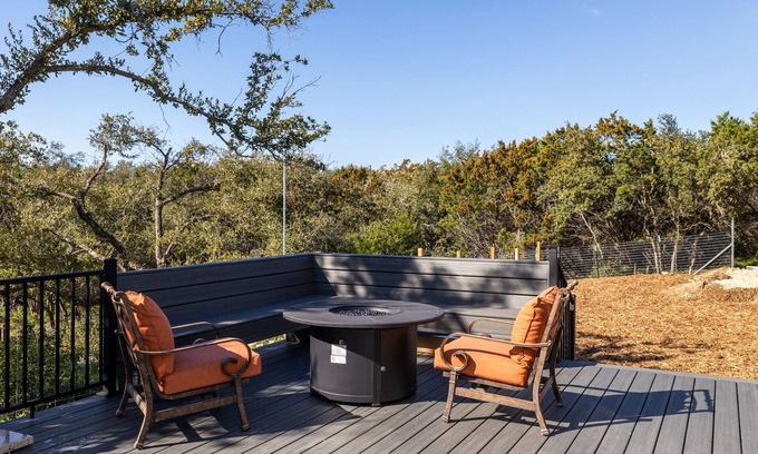 Dripping Springs House | Casa Mariposa: Renovated Retreat with Firepit & Pet Friendly!