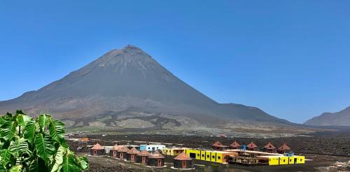 Sao Filipe Hotel | Casa Marisa 2.0: Pet-Friendly Retreat with Breakfast Included