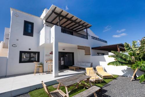 Los Pocillos Villa | Oceanfront Family Retreat at Casa MARLENA Awaits You