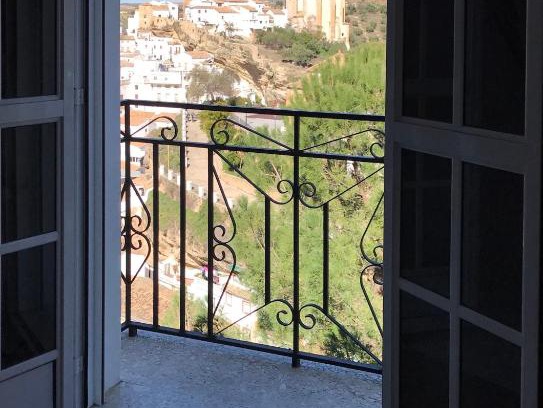 Setenil de las Bodegas House | Family-Friendly Getaway at Casa Marta with 9.5/10 Rating