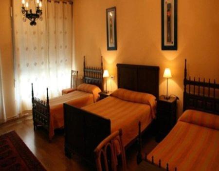 Sarria House | Discover Casa Matías: Family-Friendly & Accessible Retreat