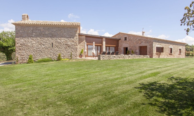 Sagas Cottage | Ideal Casa Mateus for 11: Pet-Friendly with Pool Access