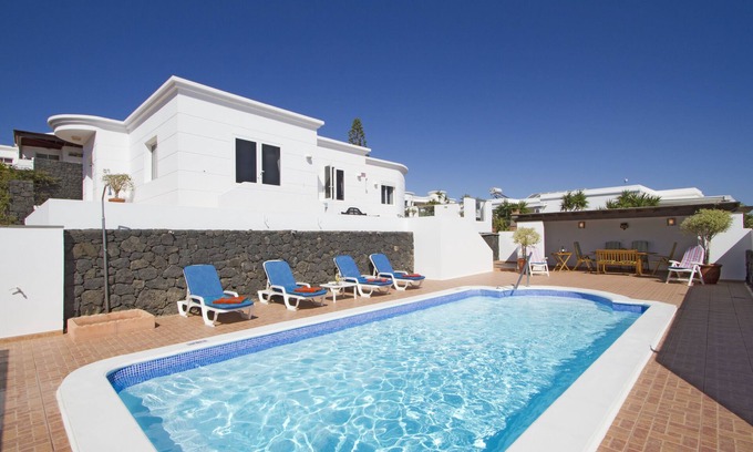 Tias Villa | Casa McElroy: Breathtaking Villa with Ocean Views & Pool