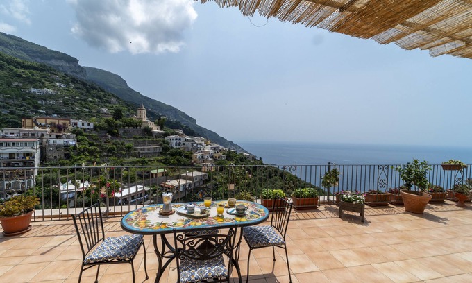 Montepertuso House | Elegant Casa Melevyen: Perfect for Families with Spa & Breakfast