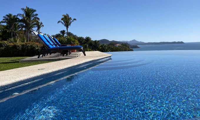 San Francisco House | Casa Melissa: Oceanfront Retreat with Heated Infinity Pool
