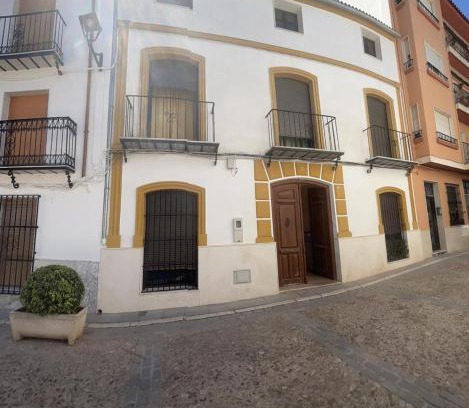 Dona Mencia House | Discover CASA MENCÍA CÓRDOBA: Rated 10/10 & Family-Friendly