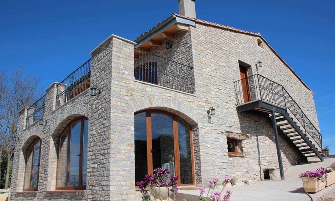 Pujalt House | Casa Mestres: Ideal Retreat for 6 with Pool & Spa