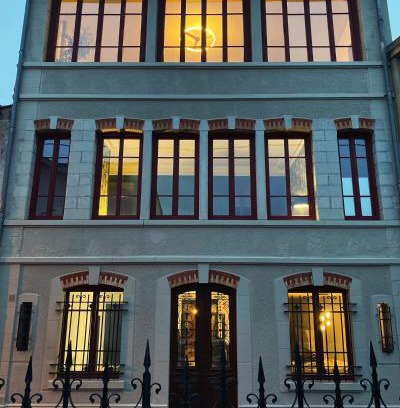 Aspet Bed & Breakfast | Relaxing Retreat at Casa Miasto with Spa & Hot Tub Access